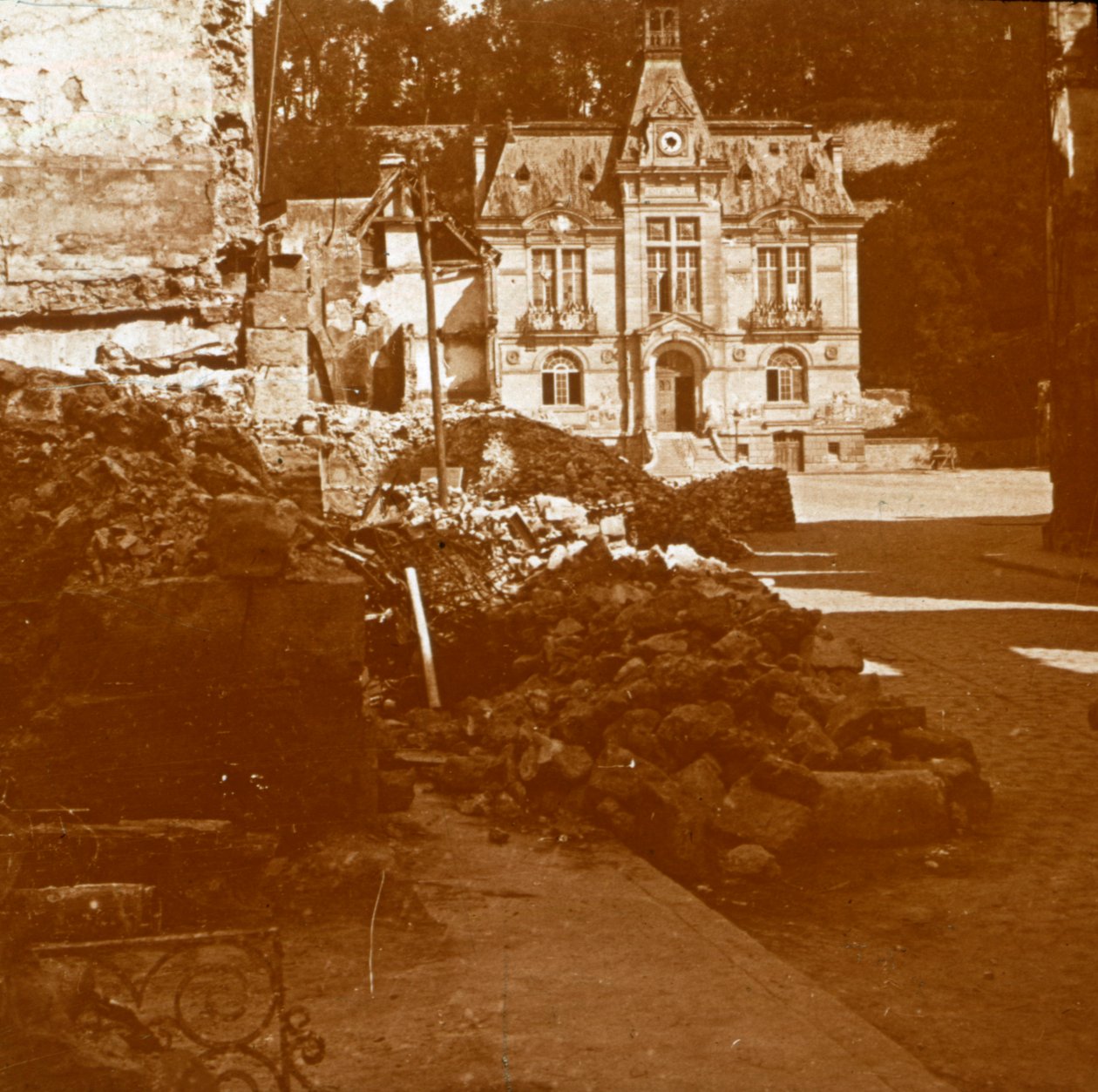 Kaupungintalo, Chateau Thierry, Ranska, c1914-c1918 tekijältä Unbekannt
