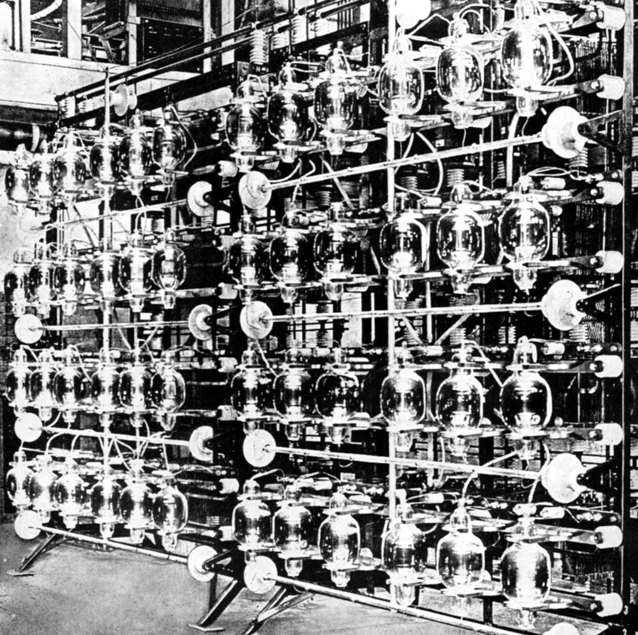 Lähetysventtiilit Marconin asemalla Carnarvonissa, Gwyneddissä, 1926 tekijältä Unbekannt