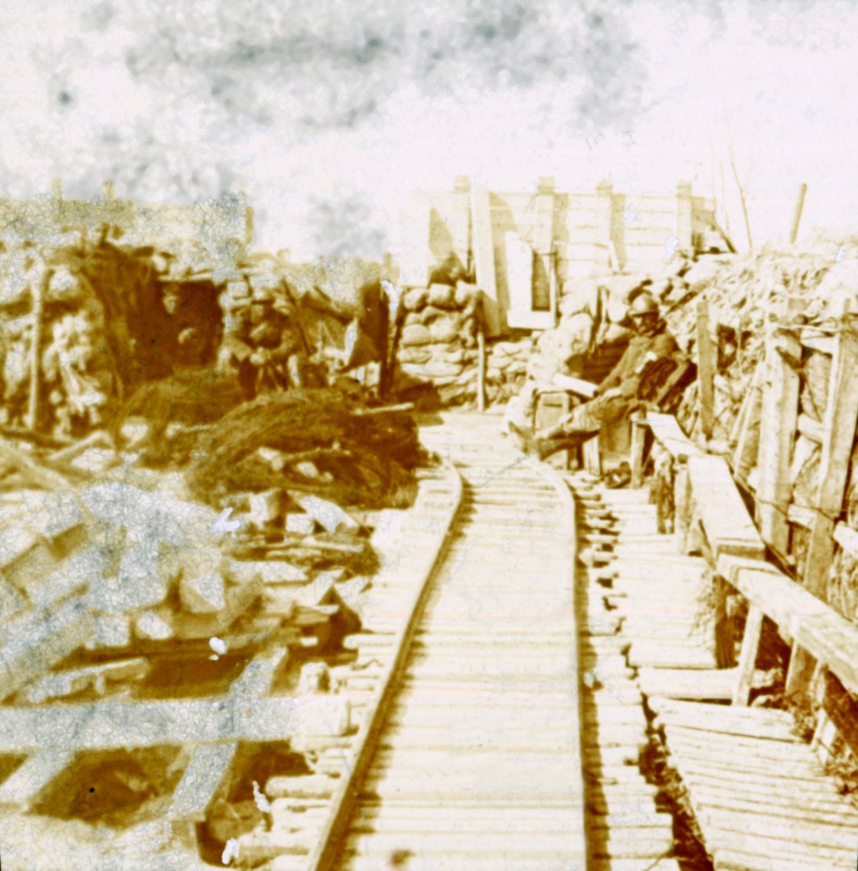 Kaivannot ja rautatie, Yser South, Diksmuide, Belgia, c1914-c1918 tekijältä Unbekannt
