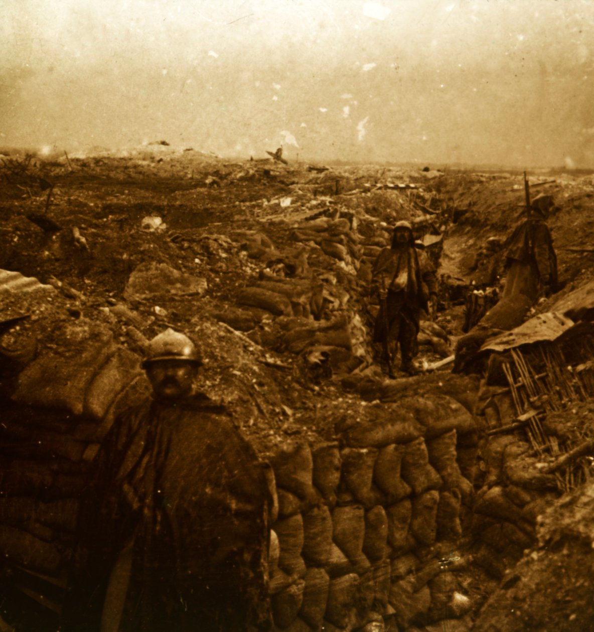 Haudot etulinjalla, Moulin de Souain, Pohjois-Ranska, vuodelta 1915 tekijältä Unbekannt