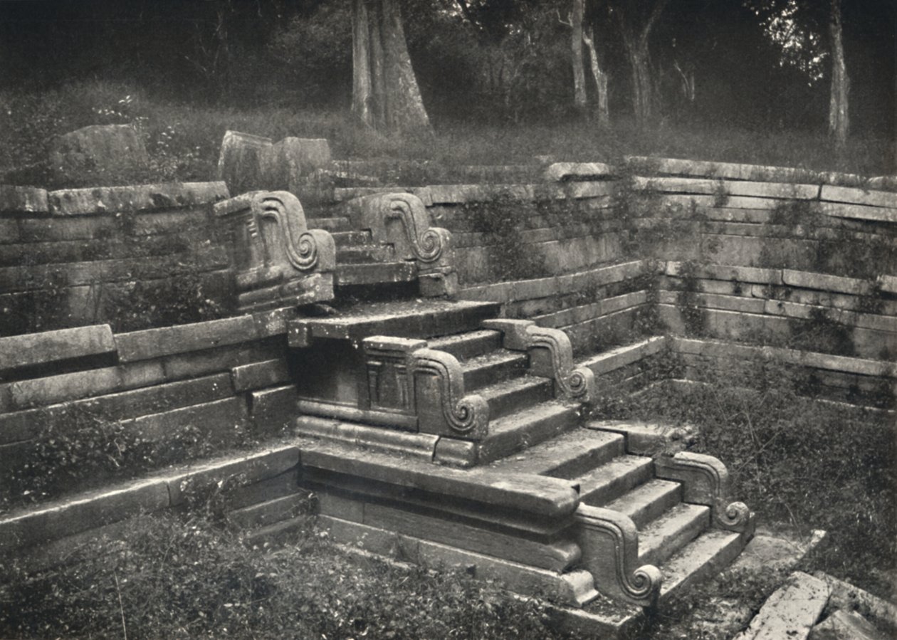 Portaat tiiliseen uimalammikkoon, Anuradhapura, 1926 tekijältä Unbekannt