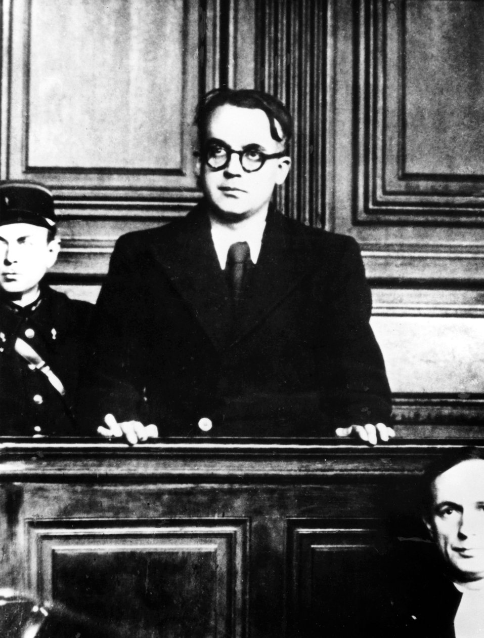 Ranskalaisen natsimyönteisen kirjailijan Robert Brasillachin oikeudenkäynti, Pariisi, 1945 tekijältä Unbekannt