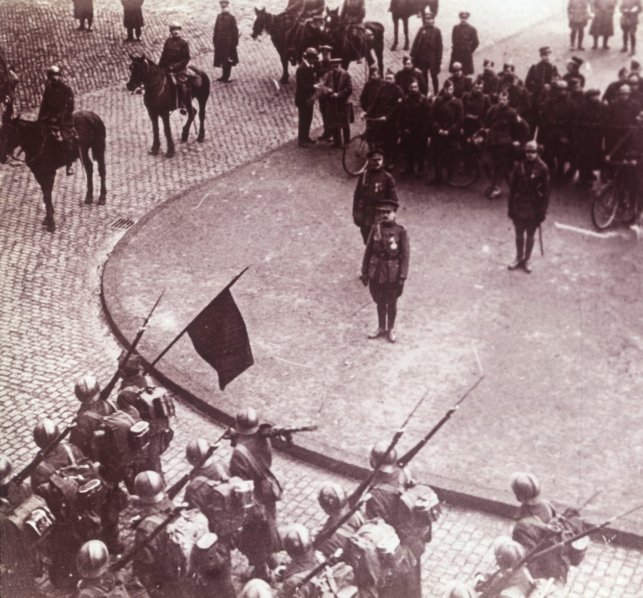 Joukot marssivat, Aachen, Saksa, c1914-c1918 tekijältä Unbekannt