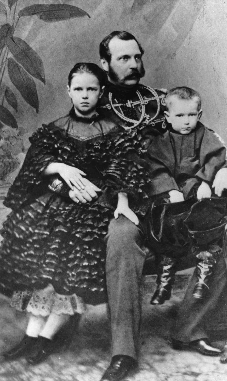 Venäjän keisari Aleksanteri II tyttärensä Marian ja poikansa Sergein kanssa, c1860-c1862 tekijältä Unbekannt