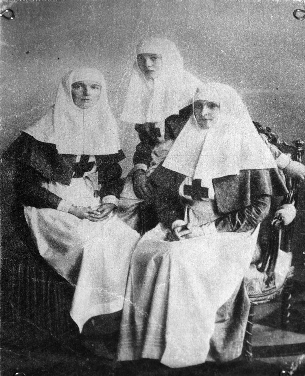 Tsaariina Aleksandra ja Venäjän suurherttuattaret Olga ja Tatjana, 1914 tekijältä Unbekannt