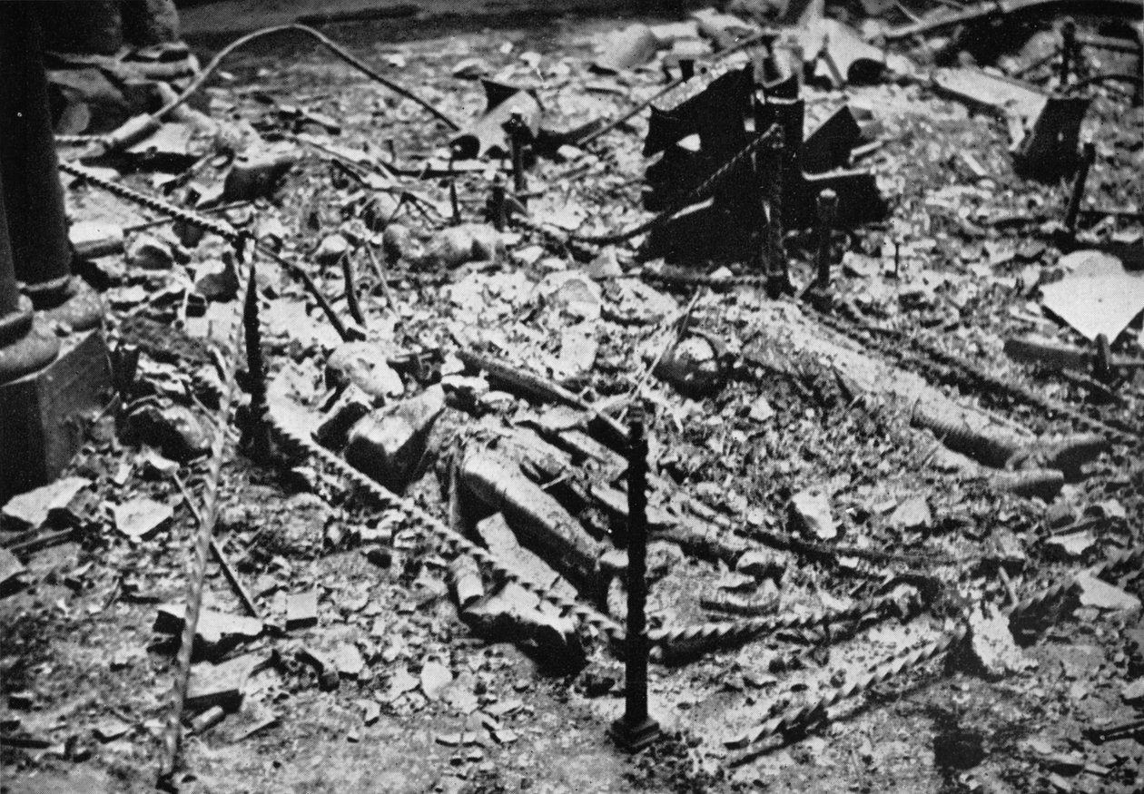 Kaksi ritarien hahmoista temppelikirkon pyöreässä, tulipalossa, 1941 tekijältä Unbekannt
