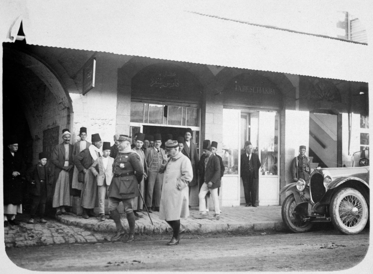Kaksi Ranskan muukalaislegioonan upseeria, Syyria, 1900-luku tekijältä Unbekannt