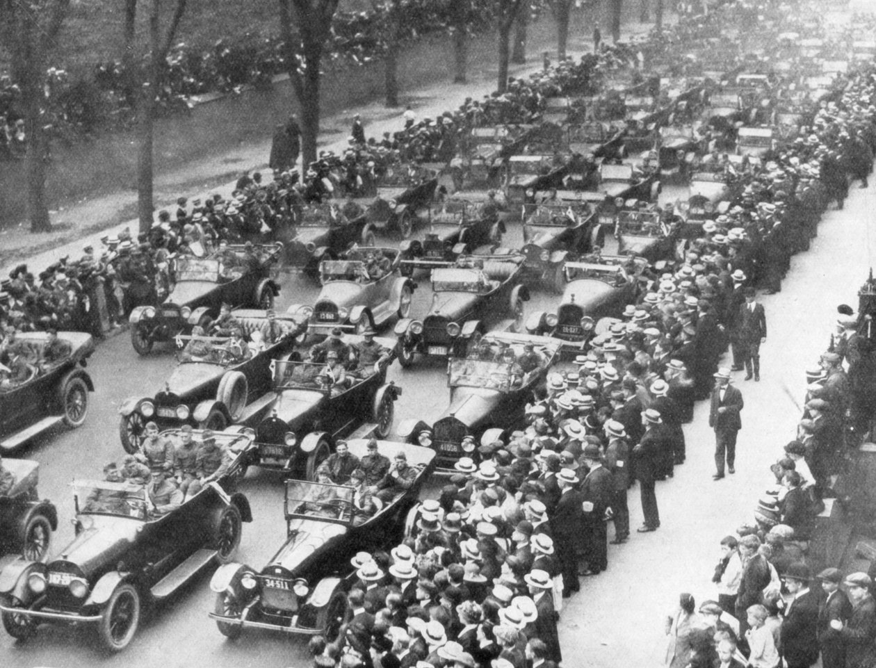 Yhdysvaltain 1. armeija Victory Paradessa, New York, USA, 10. syyskuuta 1919 tekijältä Unbekannt