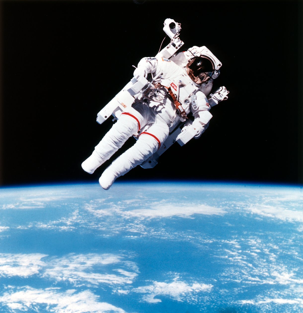Yhdysvaltain astronautti Bruce McCandless avaruudessa, 1984 tekijältä Unbekannt