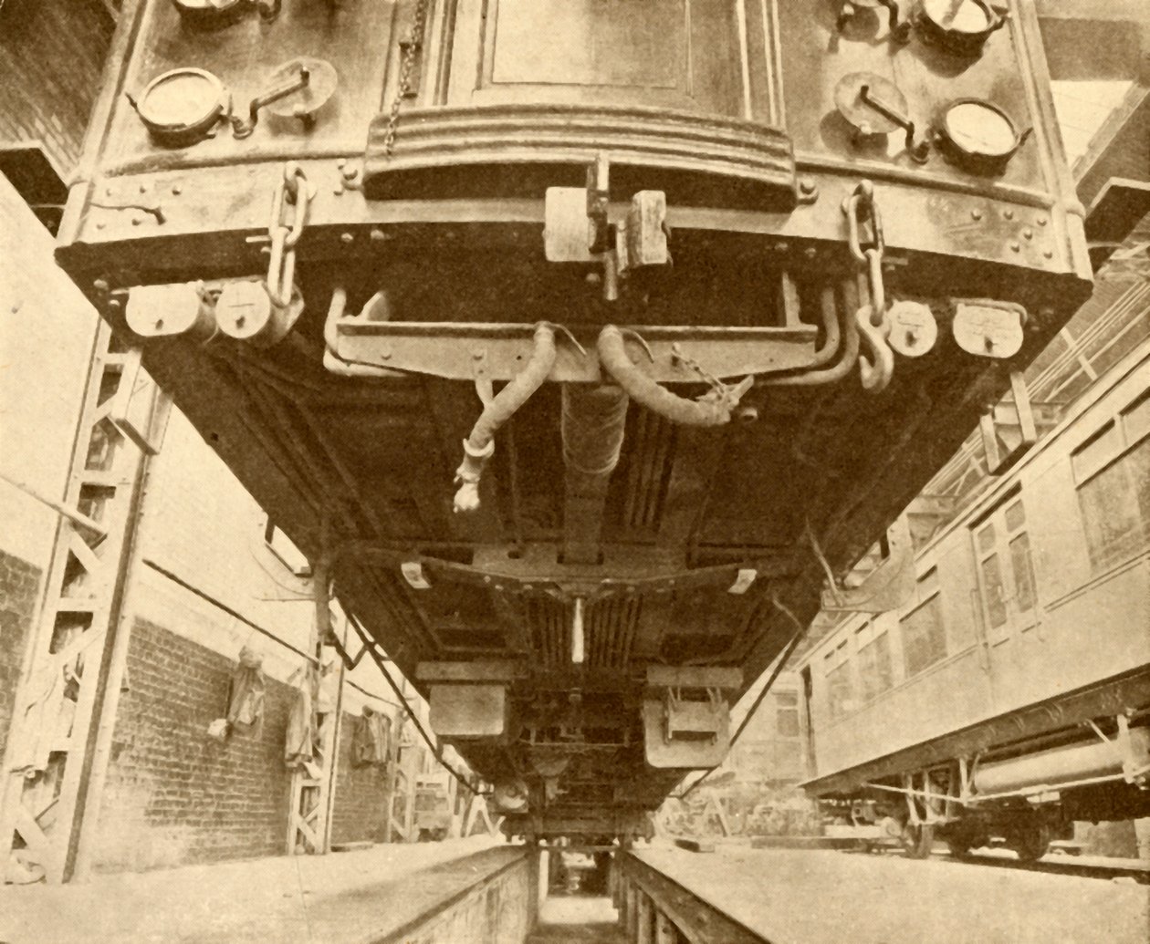 Under the Underground: Beeath a District Railway Electric Car, 1930. tekijältä Unbekannt