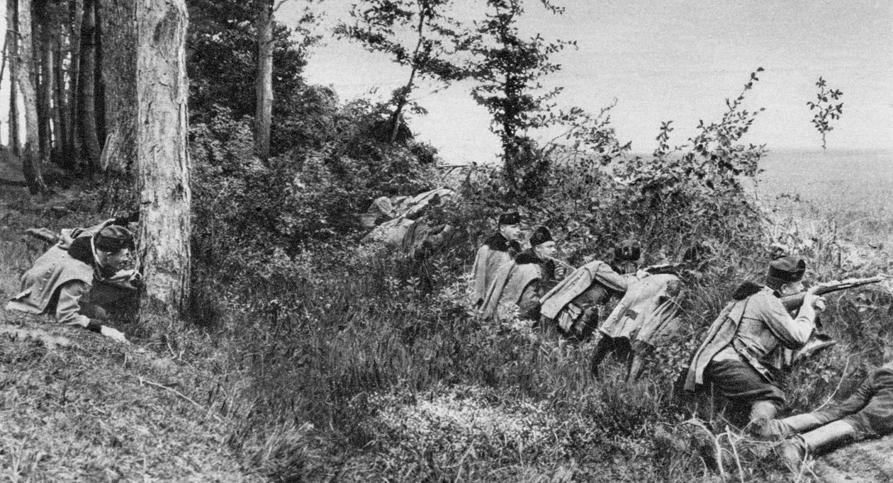 Itävalta-Unkarin ulaanien etujoukko miehittää raivaamista metsässä, ensimmäinen maailmansota, 1917 tekijältä Unbekannt
