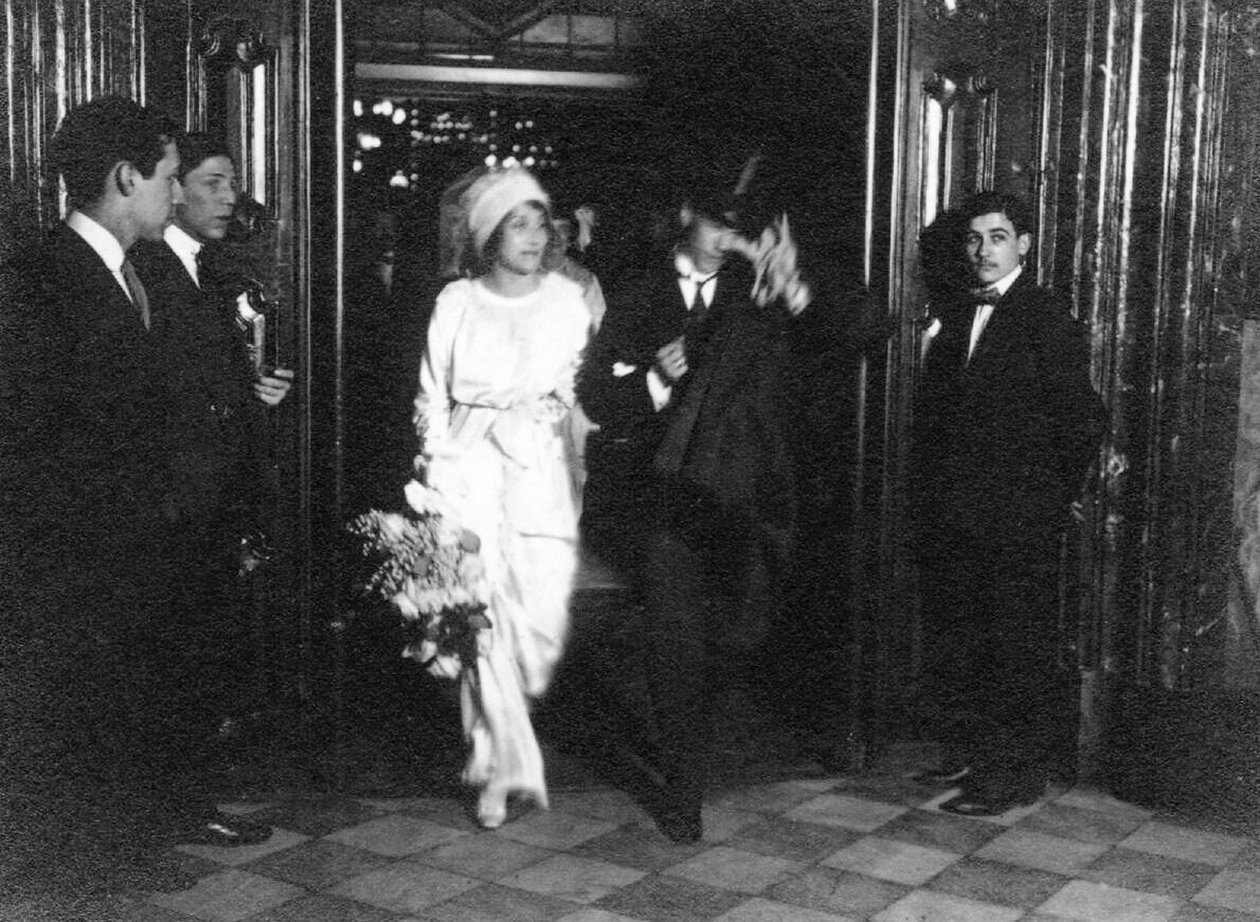 Vaslav Nijinsky ja Romola de Pulszky hääpäivänä Buenos Airesissa 10.9.1913, 19. tekijältä Unbekannt