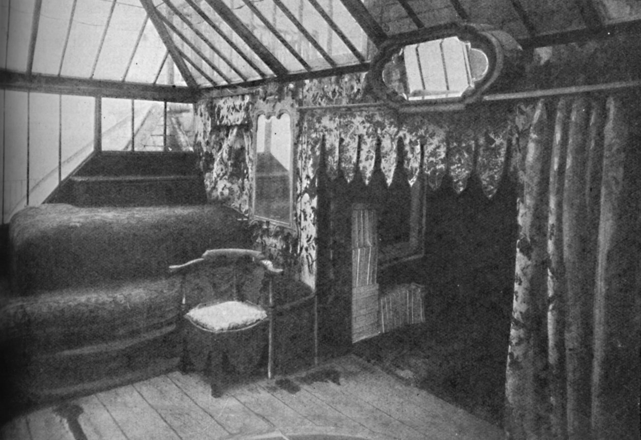 Victor Hugosin opiskelu Hauteville Housessa - Huone, jossa Les Miserables kirjoitettiin, c1925 tekijältä Unbekannt