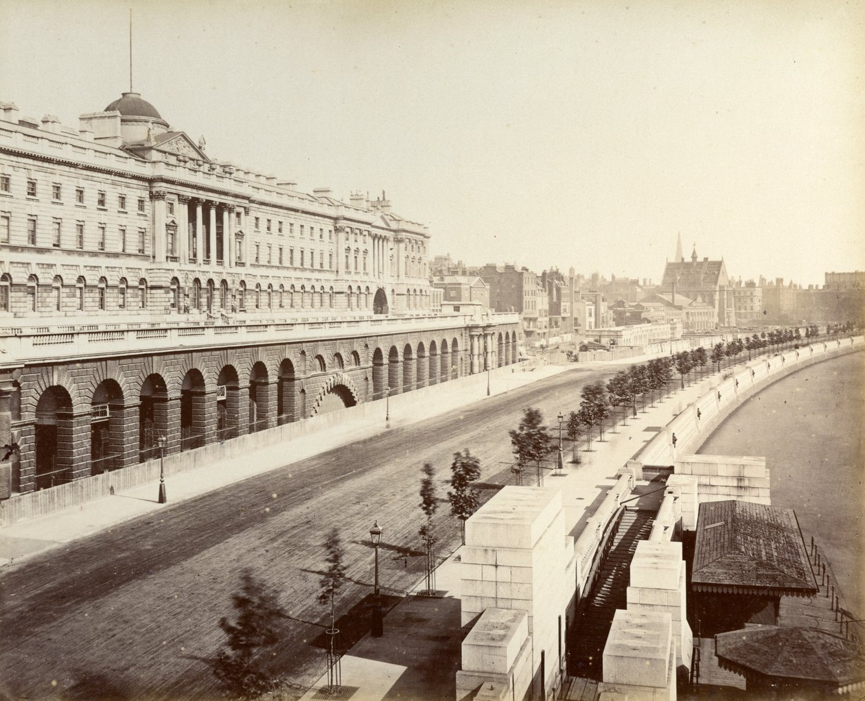 Victoria Embankment, jossa näkyy Somerset House, Lontoo, 1887 tekijältä Unbekannt