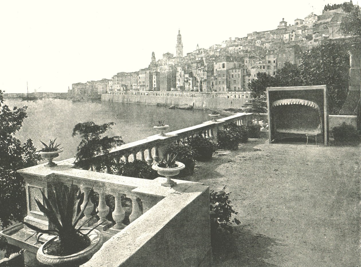 Näkymä kaupunkiin lahdelta, Menton, Ranska, 1895. tekijältä Unbekannt