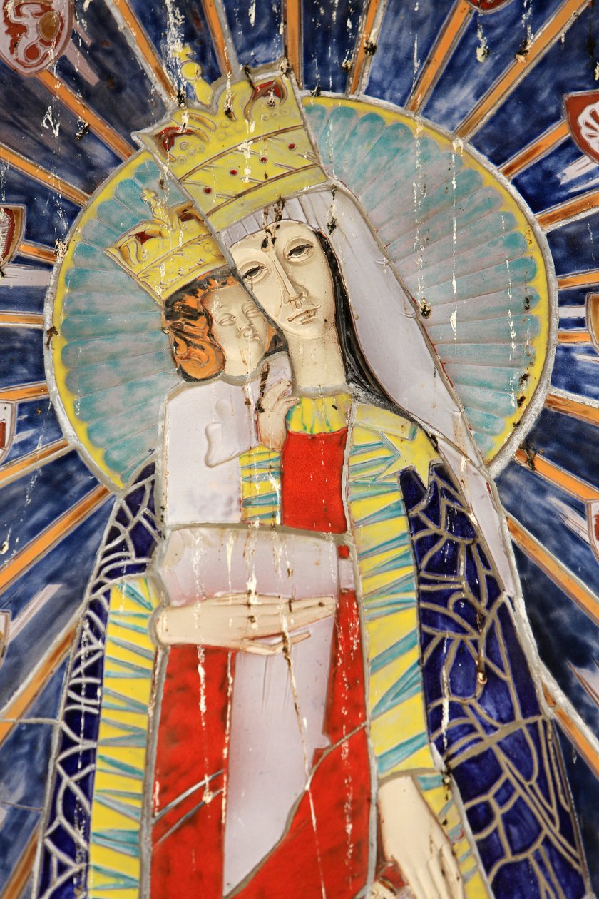 Neitsyt ja lapsi. Puola. Marian ilmestyksen basilika, Nasaret, Israel tekijältä Unbekannt