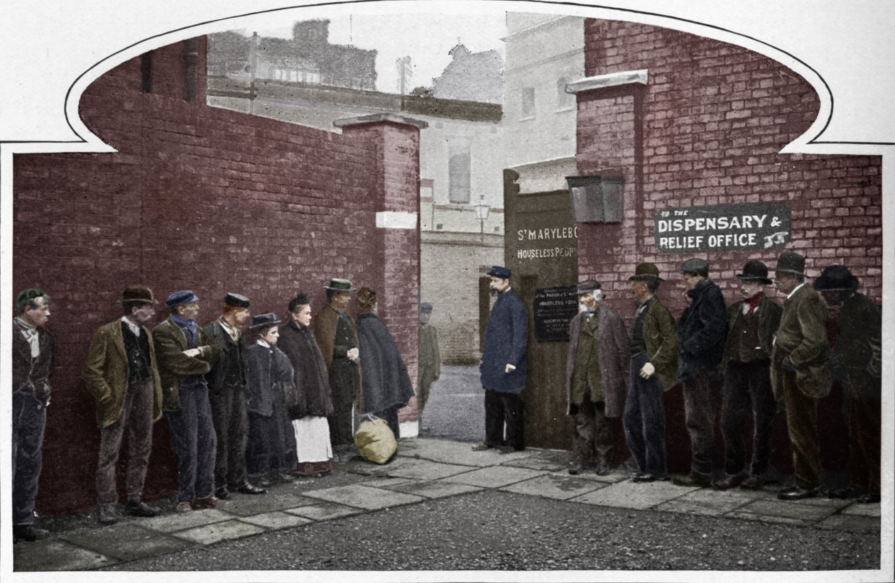 Odotetaan pääsyä St Marylebone Workhouseen, Luxborough Street, Lontoo, c1901 1903 tekijältä Unbekannt