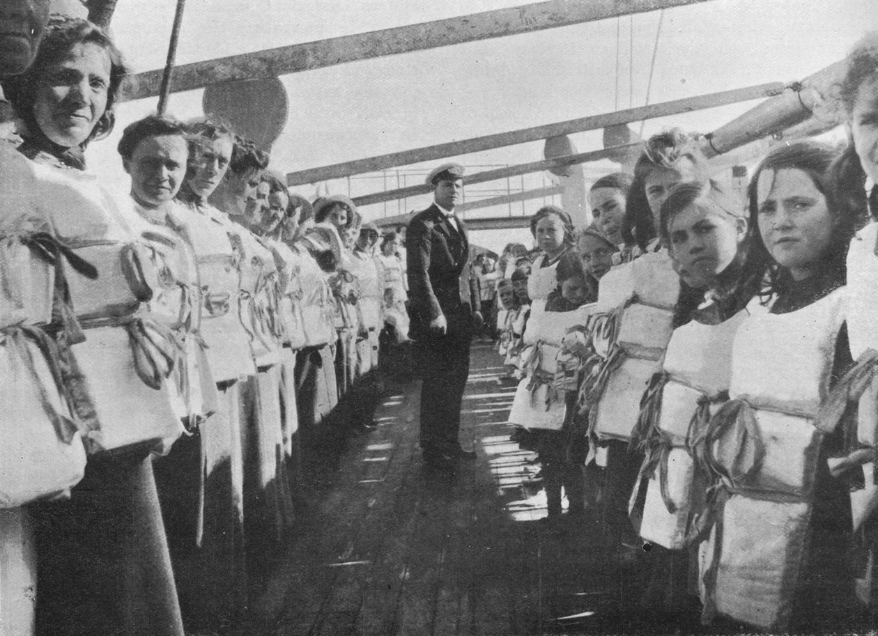Sota-aikainen pelastusvyöpora valtamerilaivalla, 1915 tekijältä Unbekannt