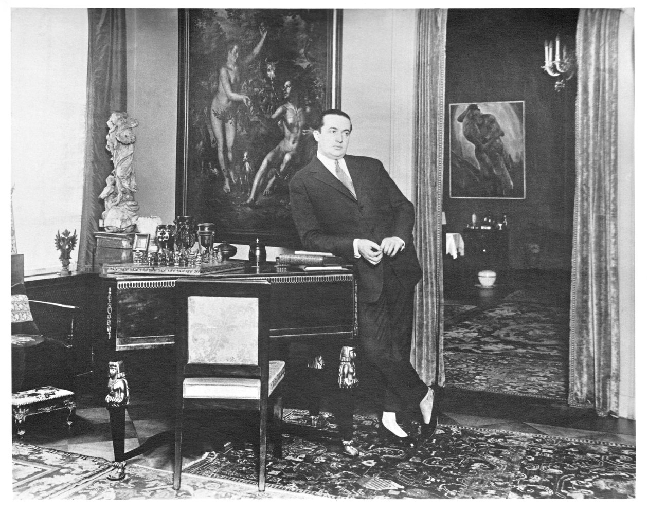 Wolfgang Gurlitt galleriansa työhuoneessa Potsdamer Strassella, Berliinissä, n. 1925. tekijältä Unbekannt