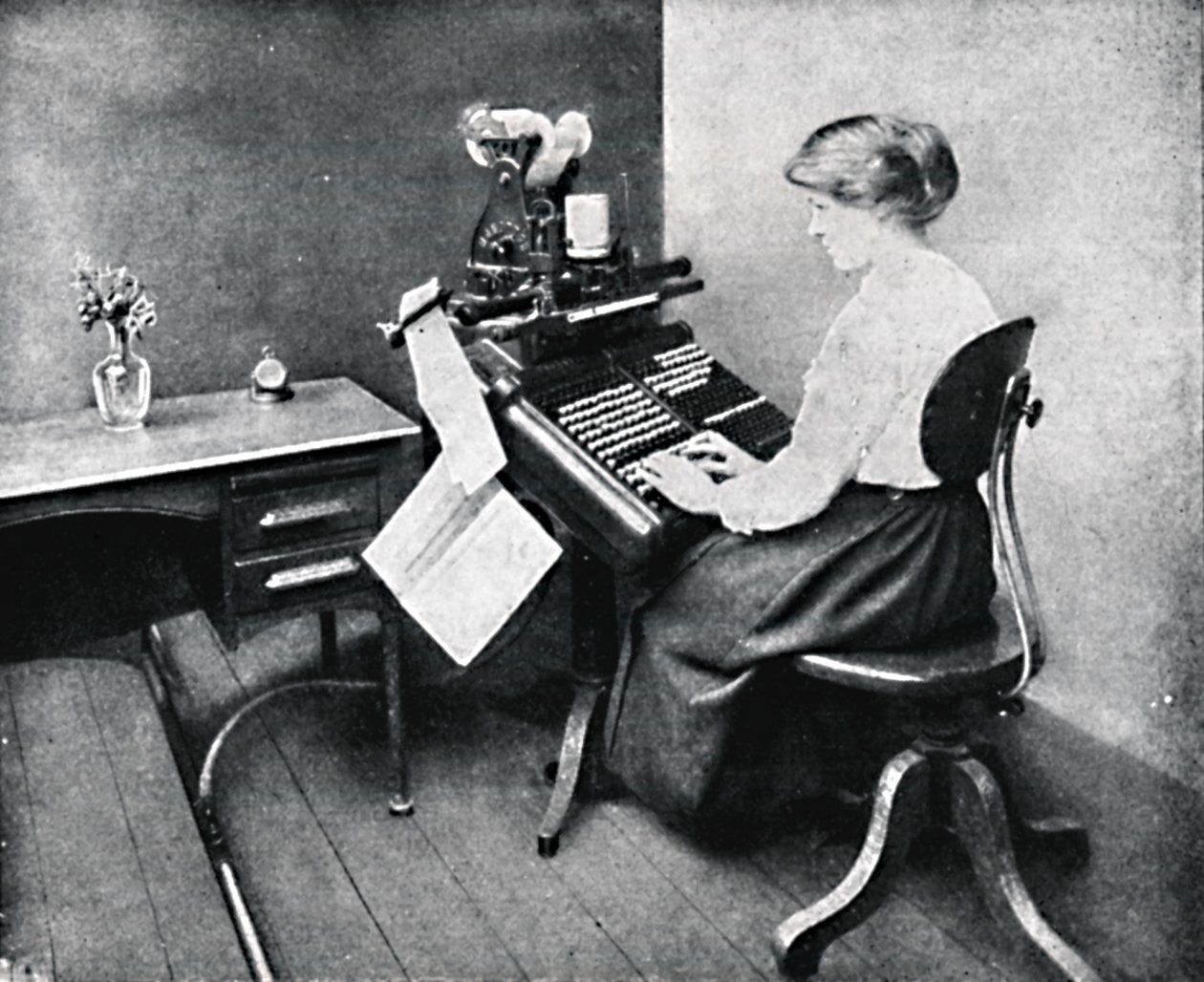Naisoperaattori Monotype-näppäimistöllä, 1917 tekijältä Unbekannt
