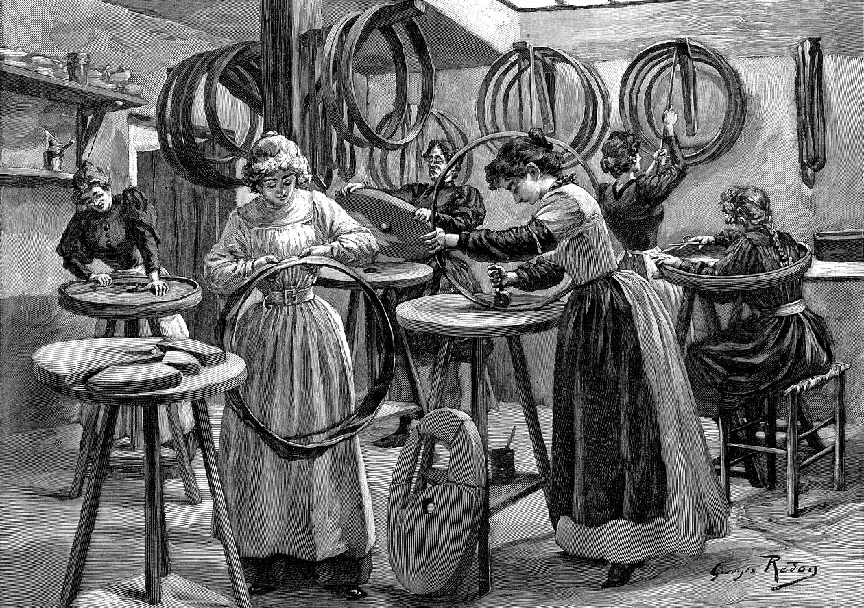Naiset valmistavat ilmarenkaita polkupyöriin, Ranska, 1896 tekijältä Unbekannt