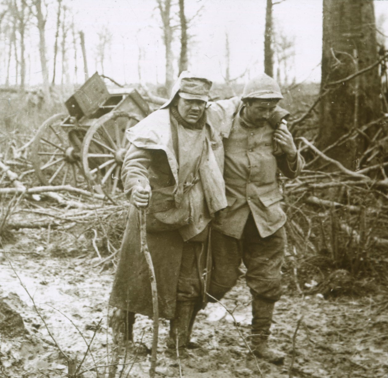 Haavoittunut sotilas, Verdun, Pohjois-Ranska, 1916 tekijältä Unbekannt