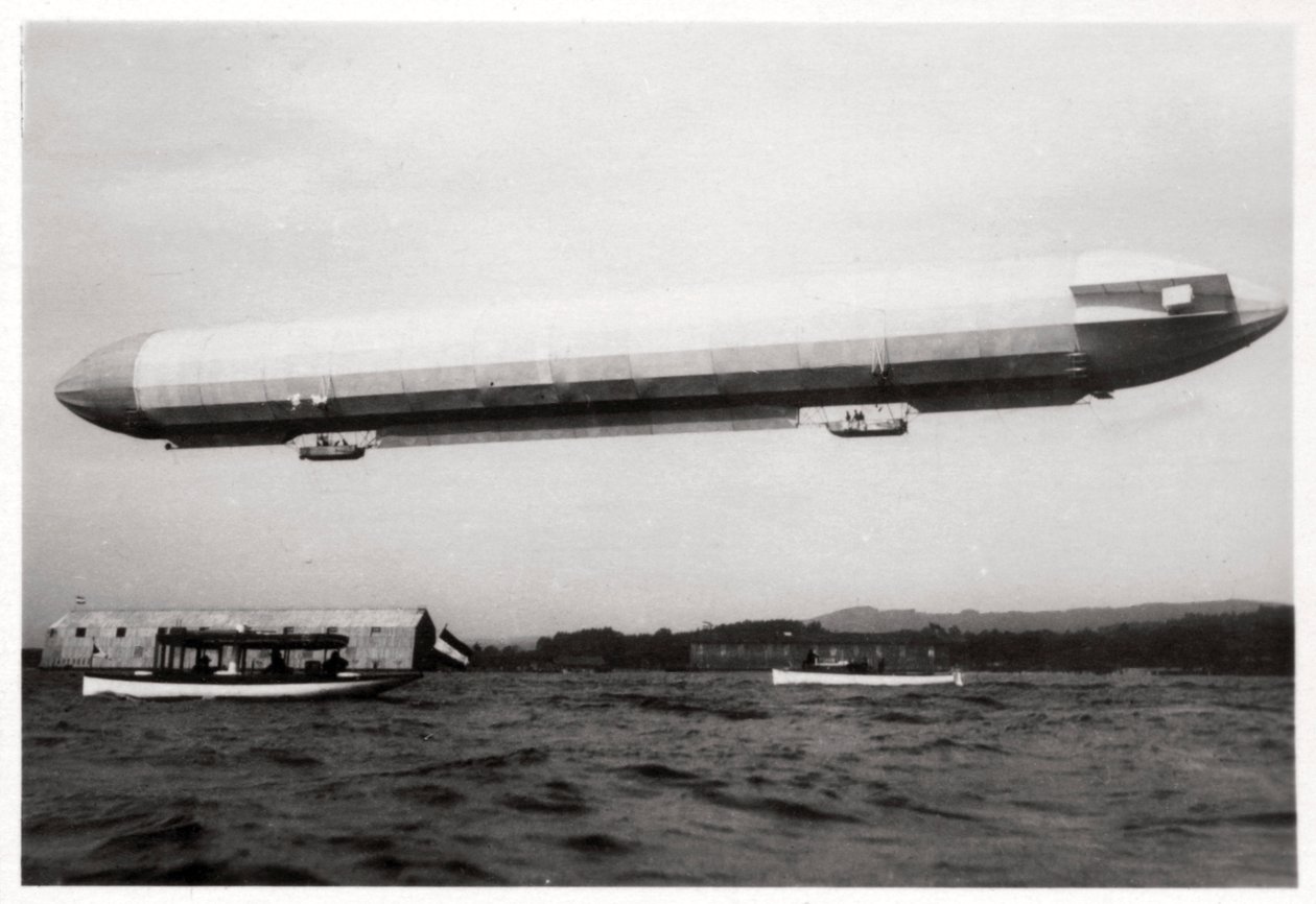 Zeppelin LZ3 ilmassa, Saksa, c1906-1908 1933 tekijältä Unbekannt