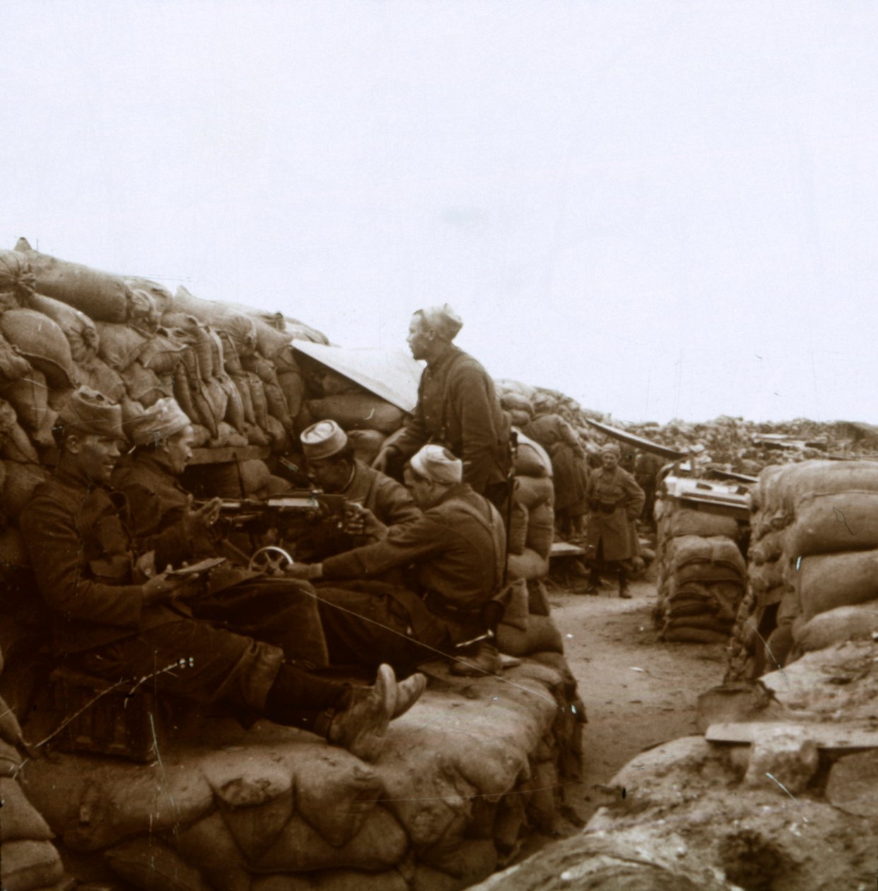 Zouaves lähellä Yser-jokea, Nieuwpoort, Flanderi, Belgia, c1914-c1918 tekijältä Unbekannt