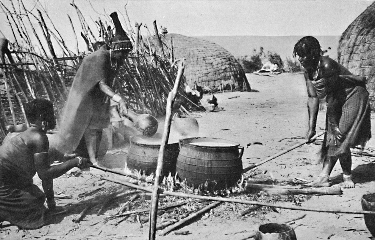Zuluvaimot panimoivat alkoholiolutta, Natal, 1912 tekijältä Unbekannt