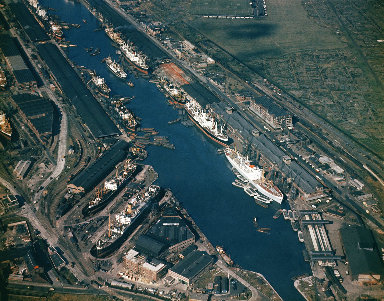 Ilmakuva Royal Albert Docksista, joka avattiin vuonna 1880 tekijältä Unbekannt Unbekannt