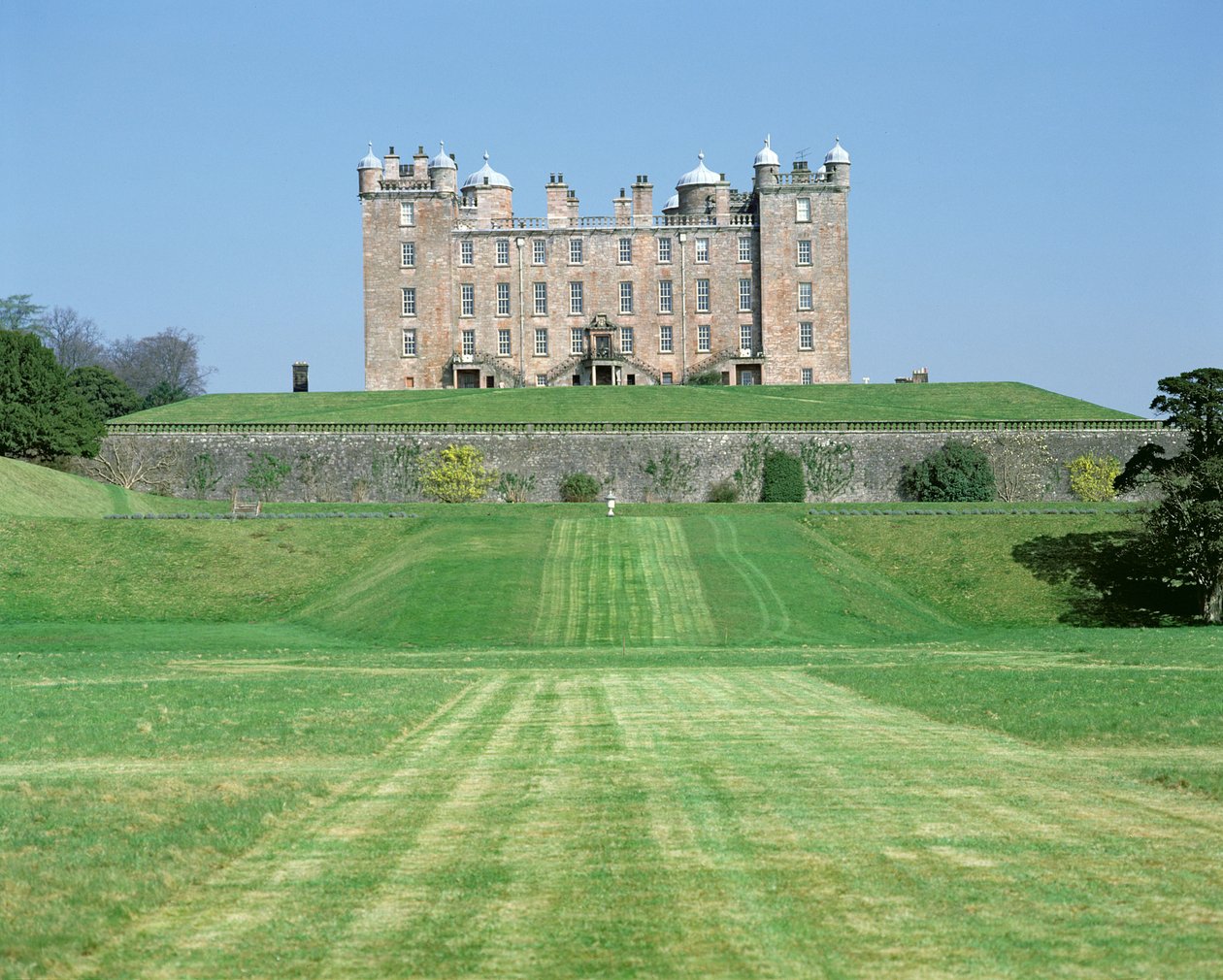 Drumlanrig Castle, Näkymä ulkoa, Scottish School, rakennettu 1679-91, Dumfries, Iso-Britannia tekijältä Unbekannt Unbekannt