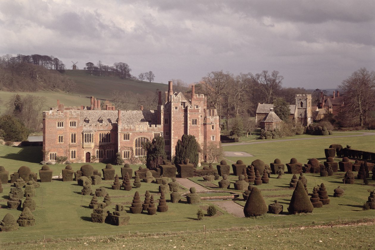 Ulkopuolella topiaaripuutarha ja kirkko sen takana, Compton Wynyates, Warwickshire, 1400-luvun loppu - 1500-luvun alku tekijältä Unbekannt Unbekannt