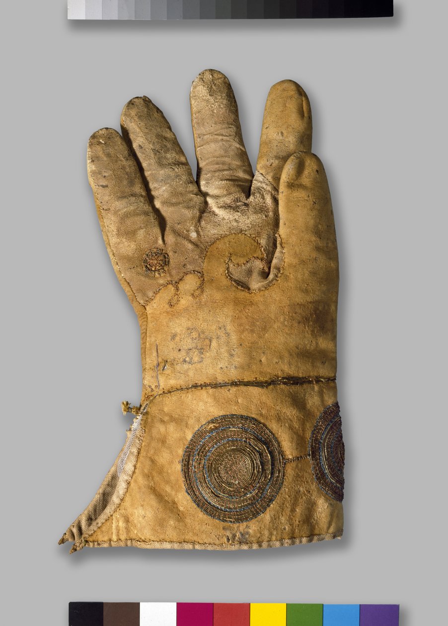 Hawking Glove, Tradescant-kokoelmasta (punaruskea märänahka, jossa harmaavalkoinen kid- tai koirannahka) tekijältä Unbekannt Unbekannt