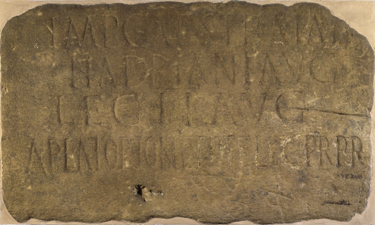 Kirjoitus Hadrianuksen muurilla olevasta virstanlinnasta 38, 2. legioona Augusta, 122-125 jKr. tekijältä Unbekannt Unbekannt