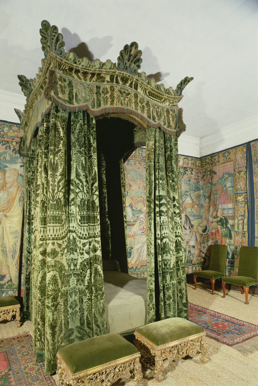 Hardwick Hallin sisäpiha, Derbyshire, jossa näkyy Green Bed-Chamber alkuperäisine 1500-luvun huonekaluineen ja verhoineen (H8044) tekijältä Unbekannt Unbekannt