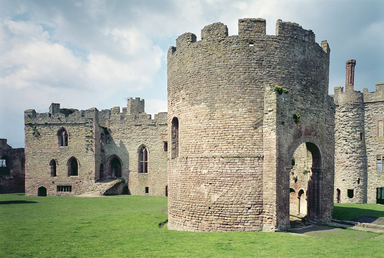 Ludlow Castle, Ulkokuva, Englantilainen koulu, rakennettu vuosina 1066-1085, Shropshire, Iso-Britannia tekijältä Unbekannt Unbekannt