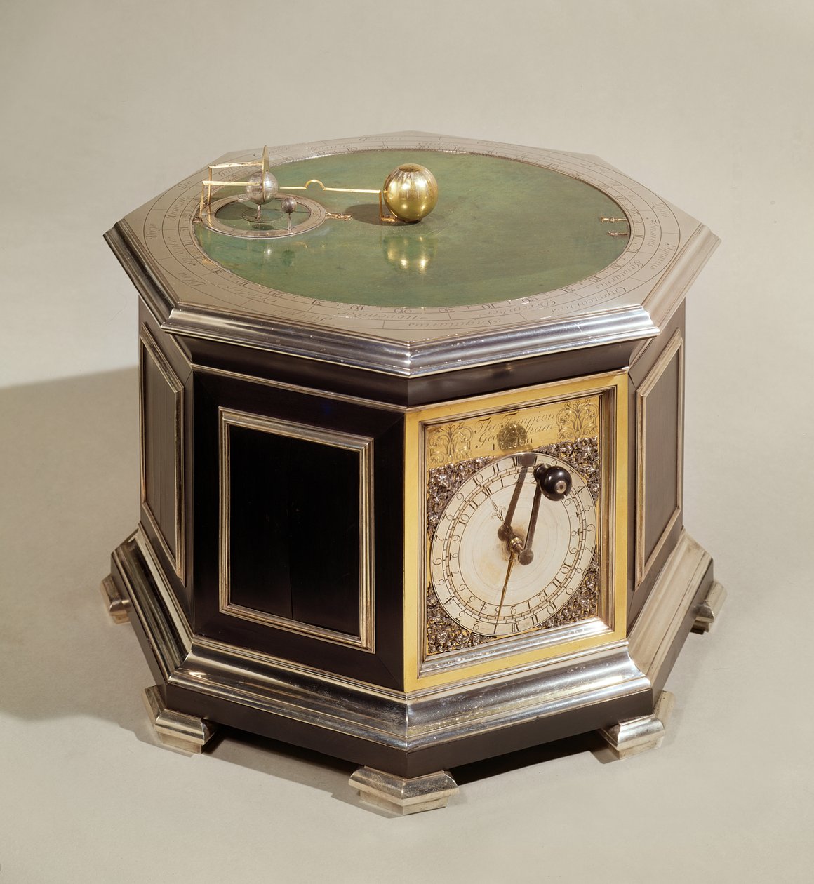 Orreryn teki Thomas Tompion (1639-1713) ja George Graham (1673-1751) 1710 tekijältä Unbekannt Unbekannt