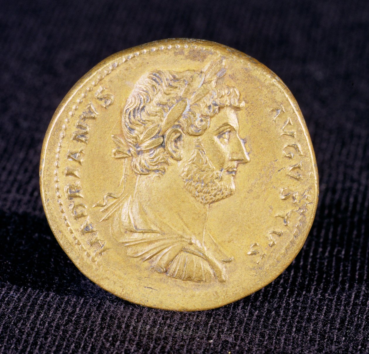 Sestertius of Hadrianus Newcastle Upon Tynessa, 132 jKr. esittää Hadrianuksen rintakuvan voittajana komentajana tekijältä Unbekannt Unbekannt