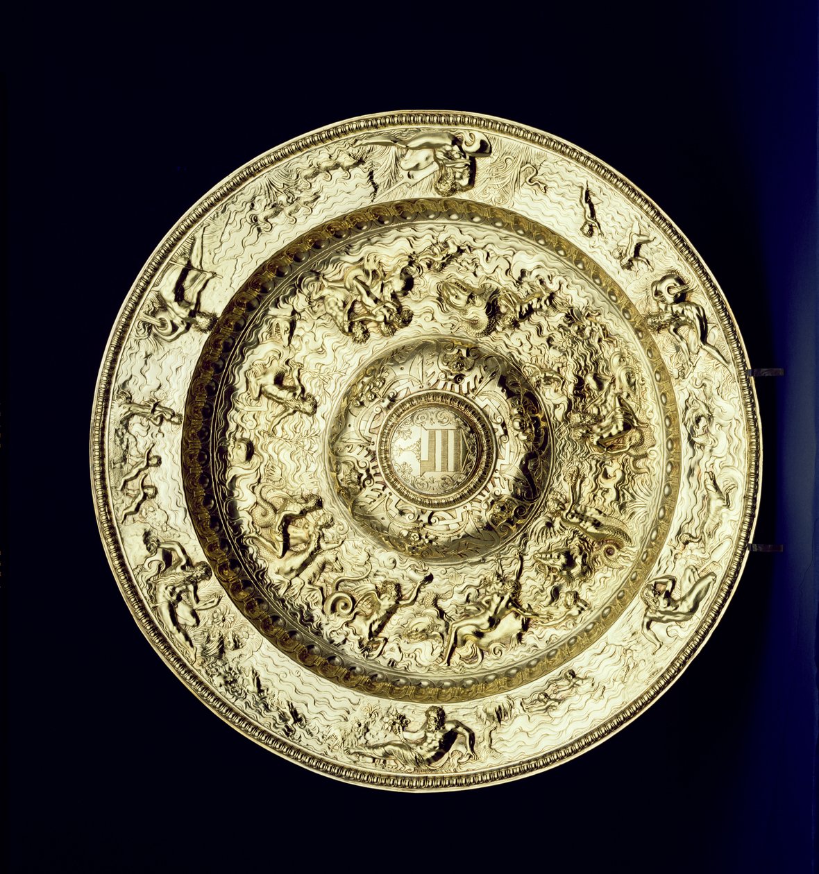 Hopeakullattu allas, kohokuvioitu, haalattu ja kaiverrettu, ranska, n. 1560-83 tekijältä Unbekannt Unbekannt