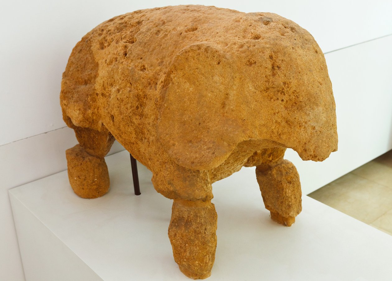 Arkeologinen kompleksi, Carmona, Sevillan maakunta, Espanja. Veistos norsun museossa, joka löydettiin norsun haudasta Rooman hautausmaassa. tekijältä Unbekannt Unbekannt