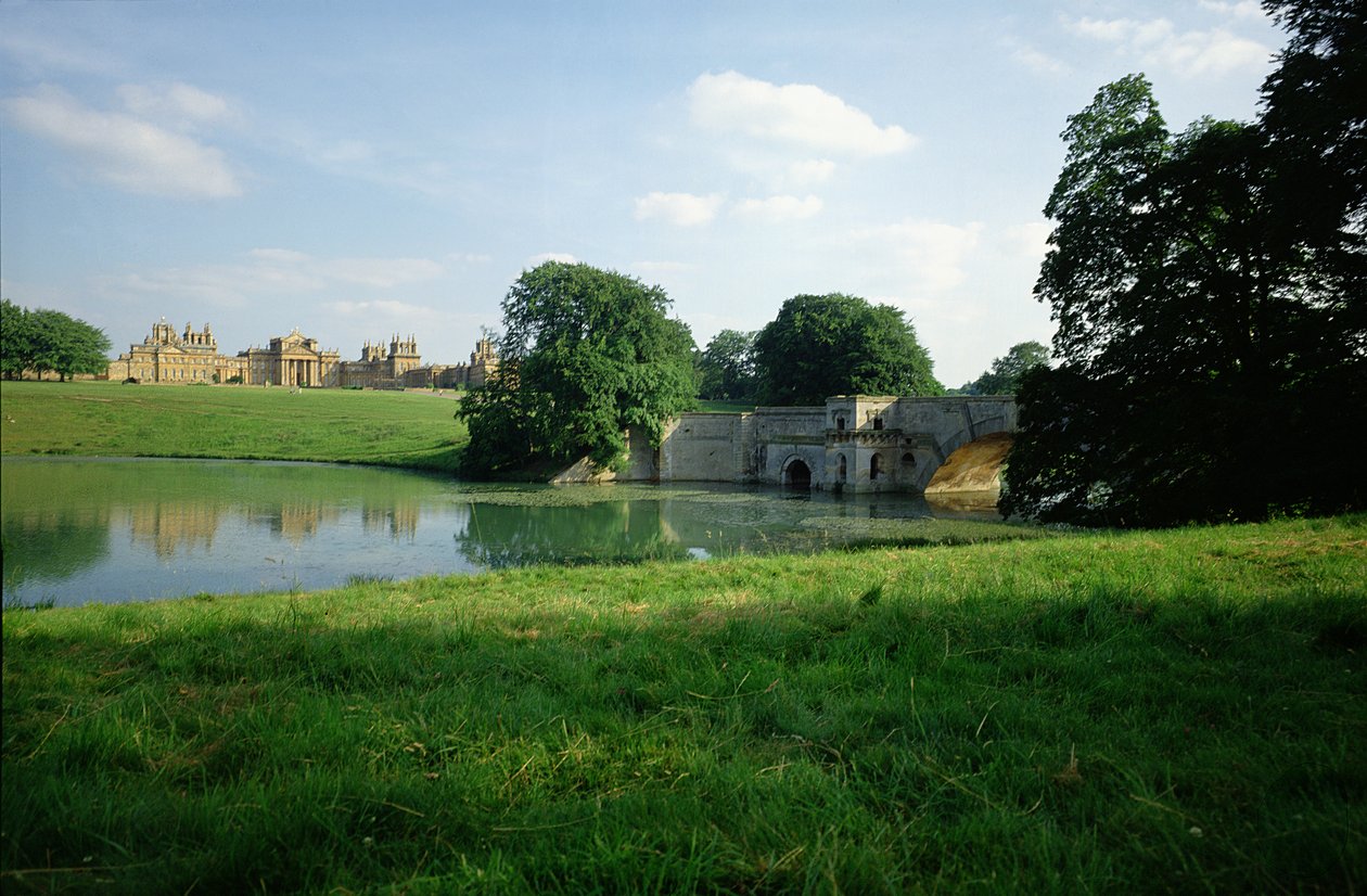 Näkymä järveltä, Blenheimin palatsi, Oxfordshire tekijältä Unbekannt Unbekannt