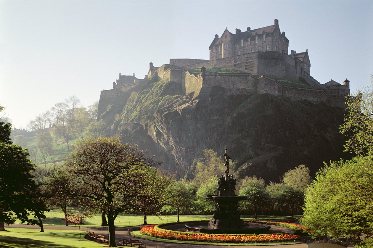 Näkymä Edinburghin linnalle, Skotlanti tekijältä Unbekannt Unbekannt