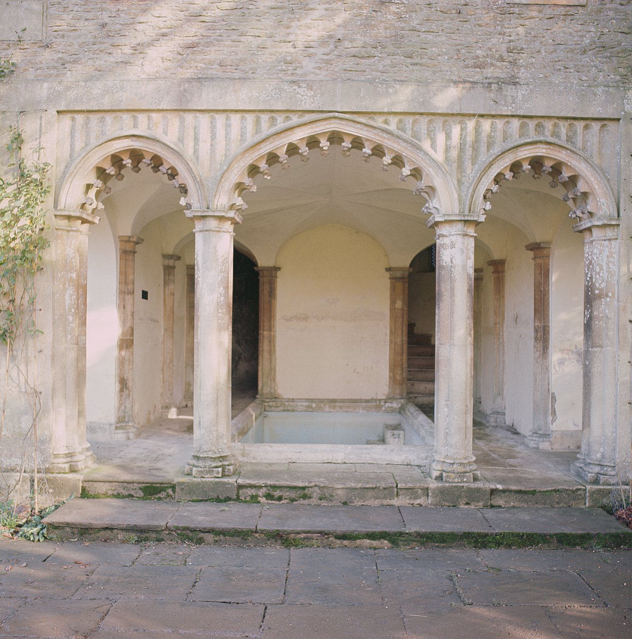 Näkymä Bath Housen ulkopuolelta, Corsham Court, Wiltshire tekijältä Unbekannt Unbekannt