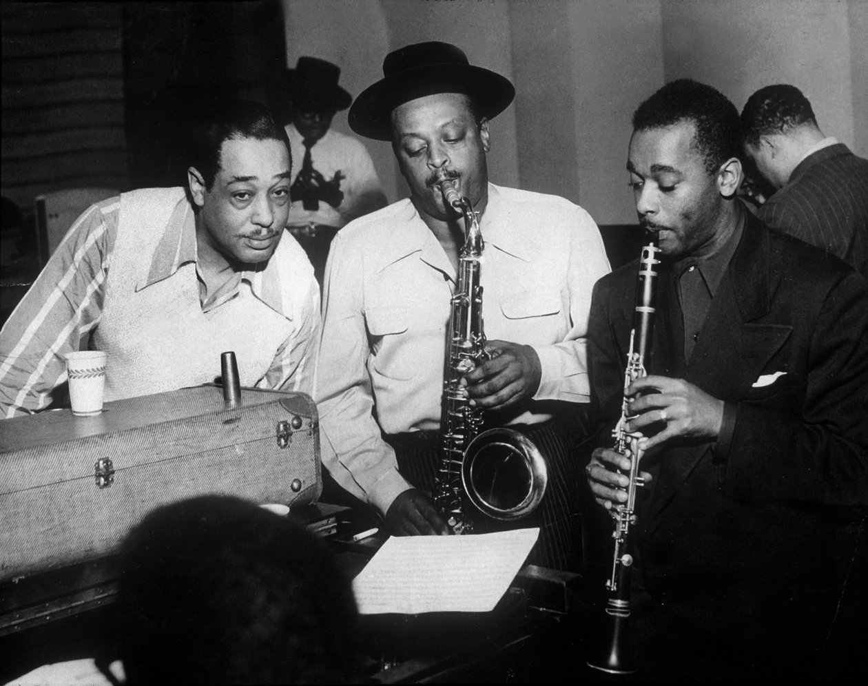 Duke Ellington Ben Websterin ja Jimmy Hamiltonin kanssa Carnegie Hallissa, 1948 tekijältä Unbekannt Unbekannt