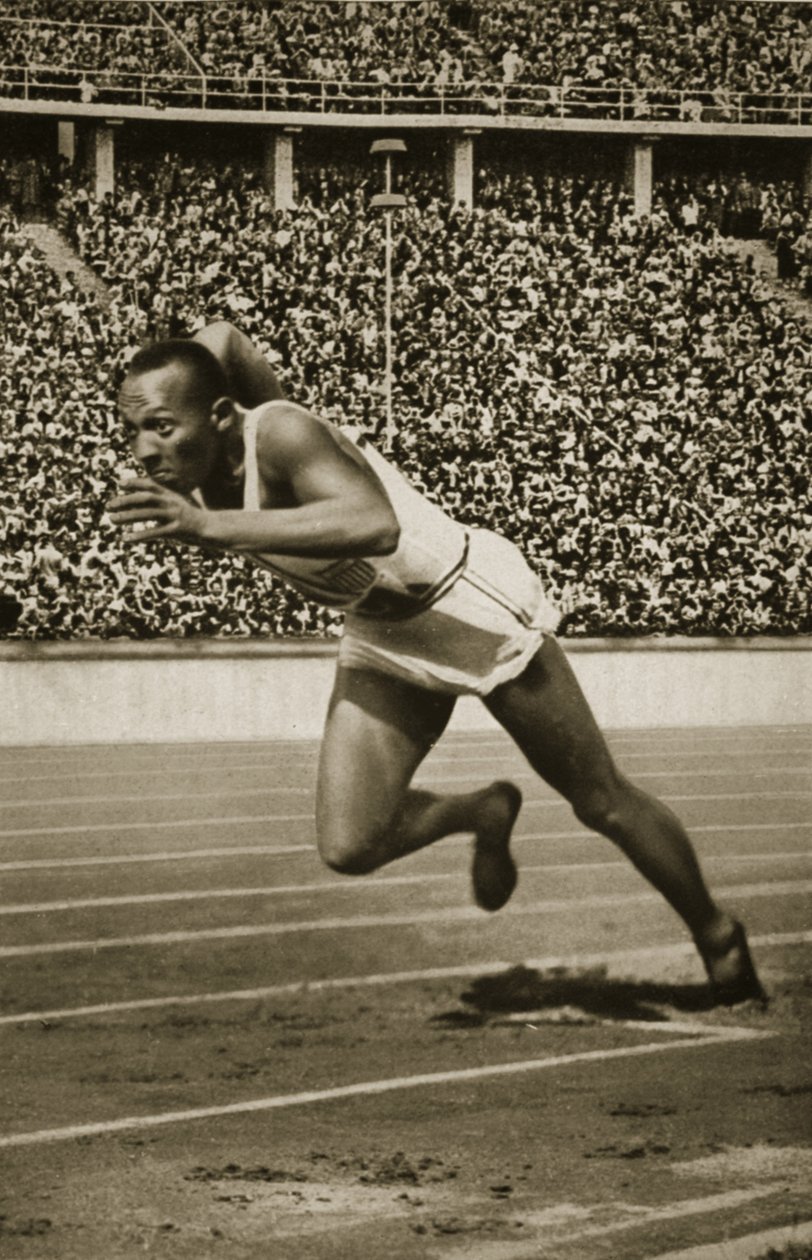 Jesse Owens 200 metrin kilpailun alussa vuoden 1936 Berliinin olympialaisissa tekijältä Unbekannt Unbekannt