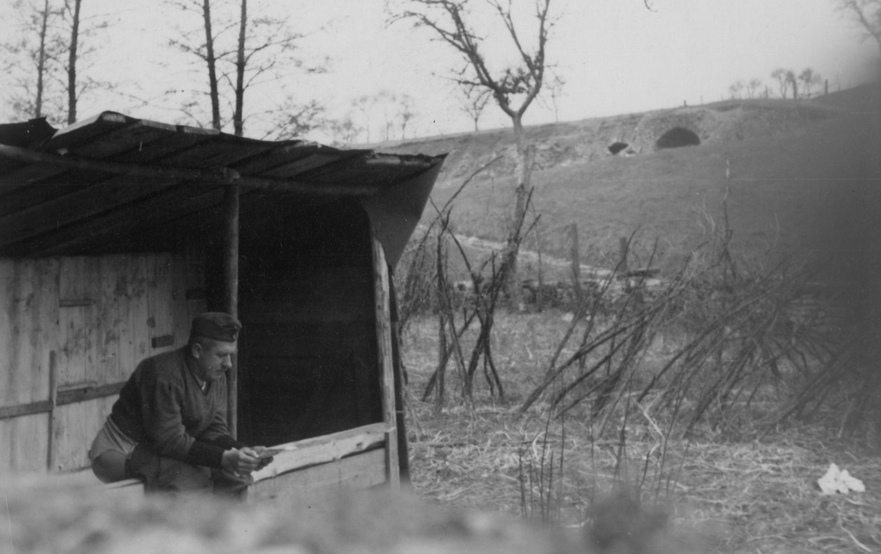 Sotilas käytti vessaa, 1942 tekijältä Unbekannt Unbekannt