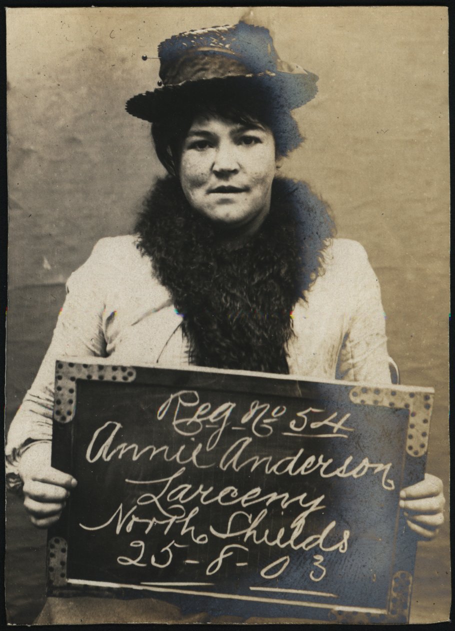 Annie Anderson, pidätetty epäillystä kellon varkaudesta, North Shields, Iso-Britannia, 1903 tekijältä Unbekannt Unbekannt