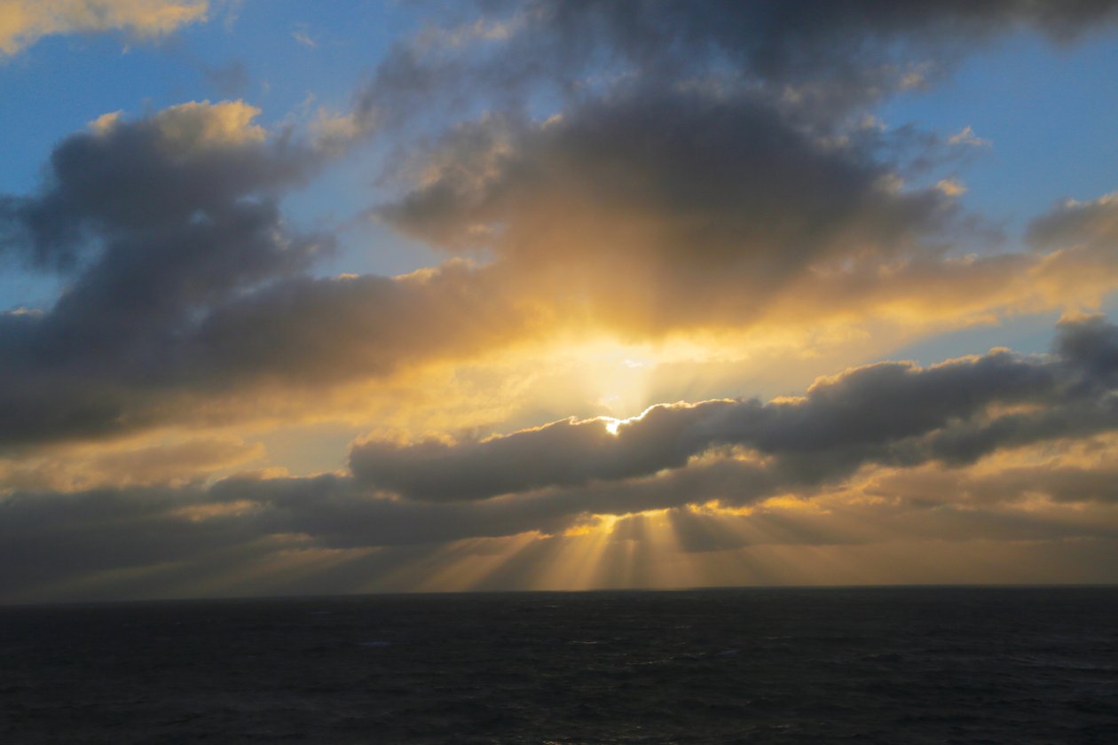 Auringonlaskun säteet, 2018 tekijältä Unbekannt Unbekannt