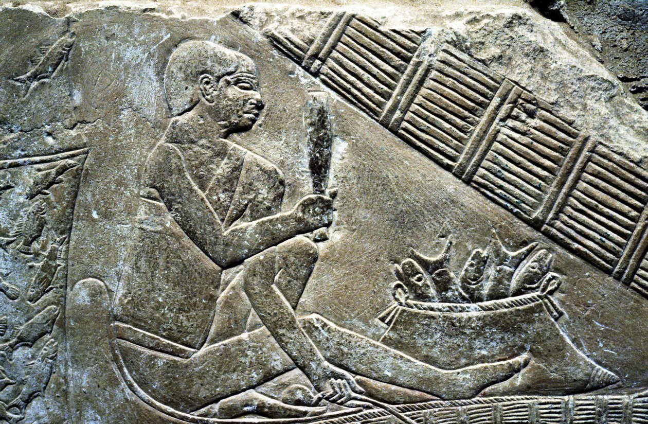 Muinainen Egypti: Saqqarah (tai Saqqara tai Sakkarah): Vanhan Imperiumin hautausmaa, aatelisten hauta. Yksityiskohta kalastajaa edustavista reliefeistä. tekijältä Leopold Blonder