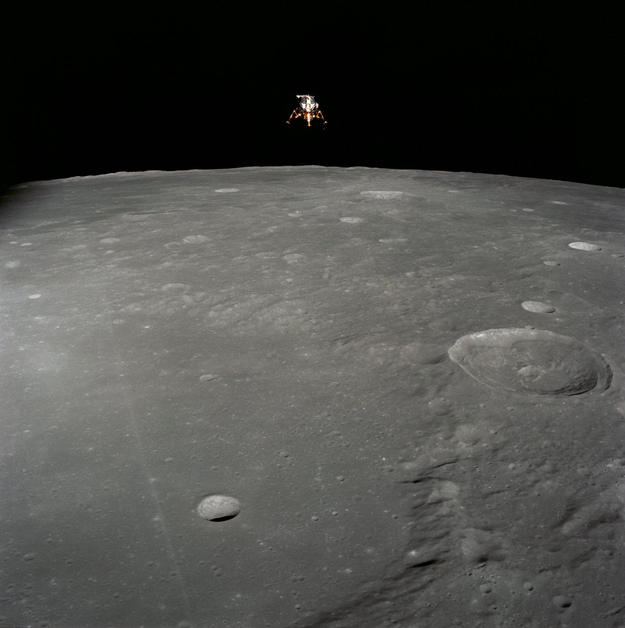 Apollo 12 -kuumoduuli Intrepid laskeutuu Kuun pinnalle myrskyjen valtameressä tekijältä Unbekannt